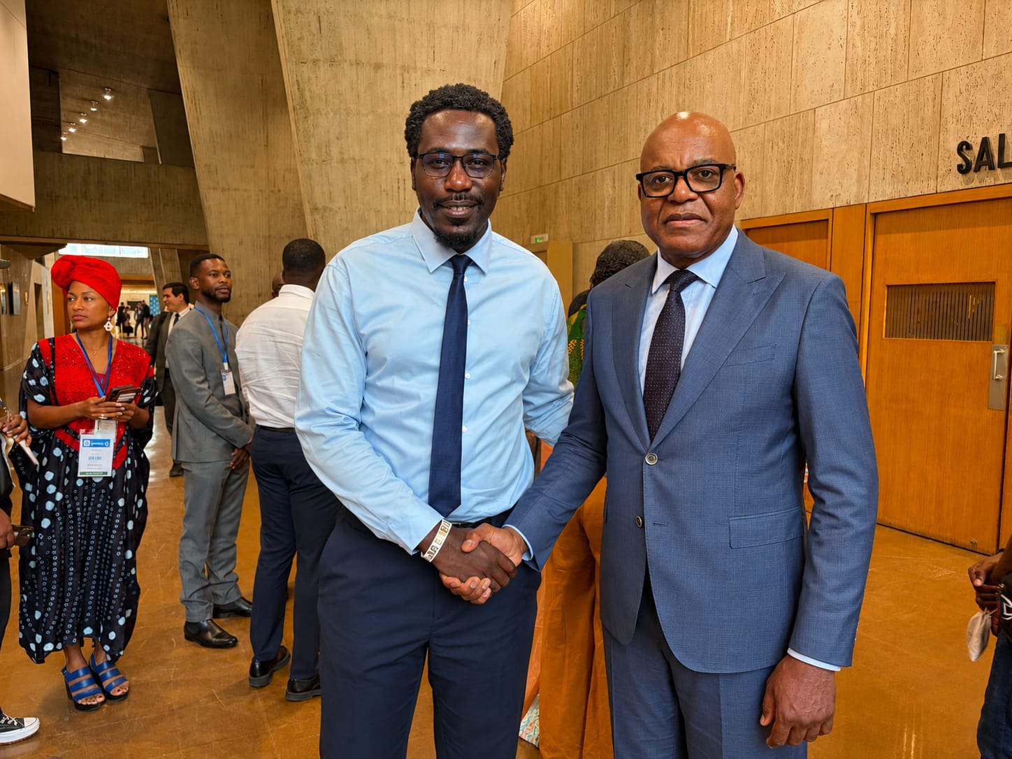 Aurélien Situ et S.E. Emile Ngoy Kasongo, Ambassadeur de la RDC à Paris